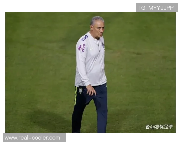 足球明星妻子的职业揭秘她们在事业与家庭之间的平衡之道 足球明星妻子的职业揭秘她们在事业与家庭之间的平衡之道