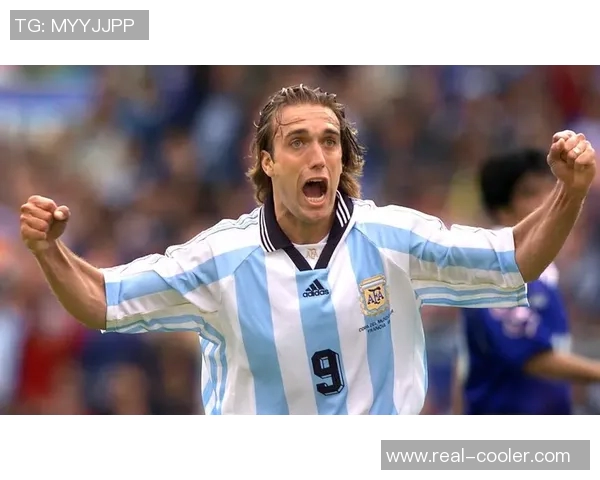 3号球衣足球明星盘点及其在球场上的辉煌成就与影响力分析